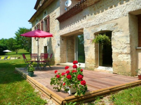 Maison de 2 chambres avec piscine partagee jardin clos et wifi a Saint Germain du Salembre